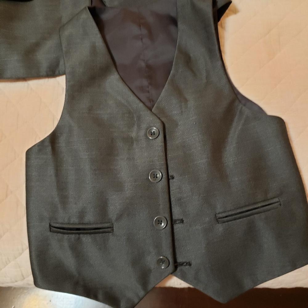Suit - Picture 3 of 6